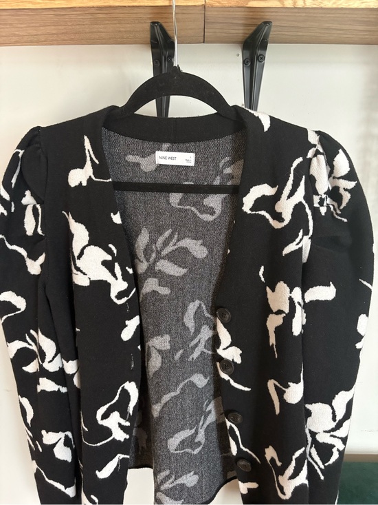 Nine West Sweaters - Nine West Black and White Floral Knit Sweater